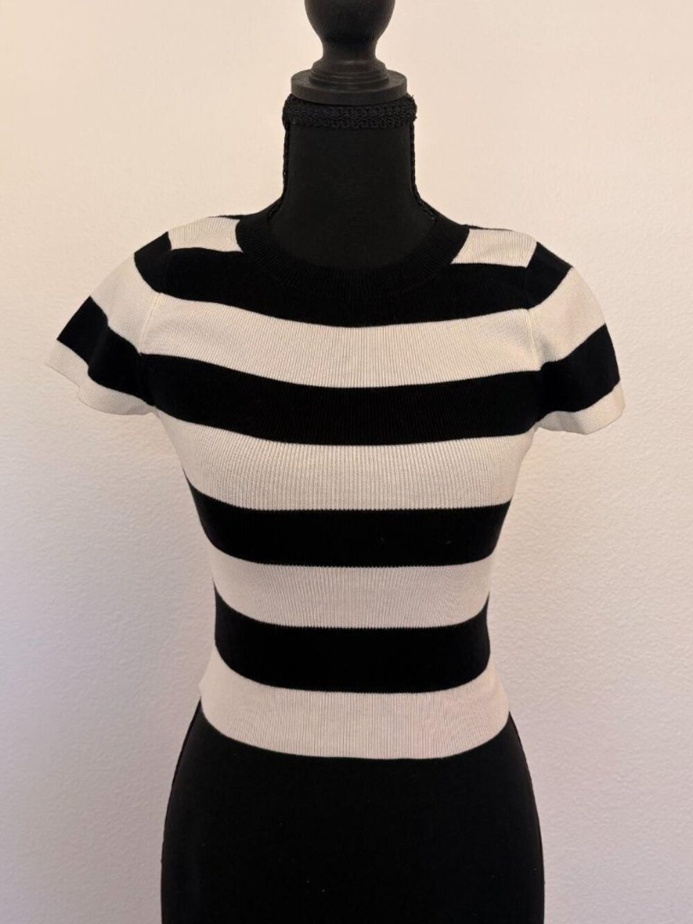 Super cute Maeve black and white stripe crop top in XXS